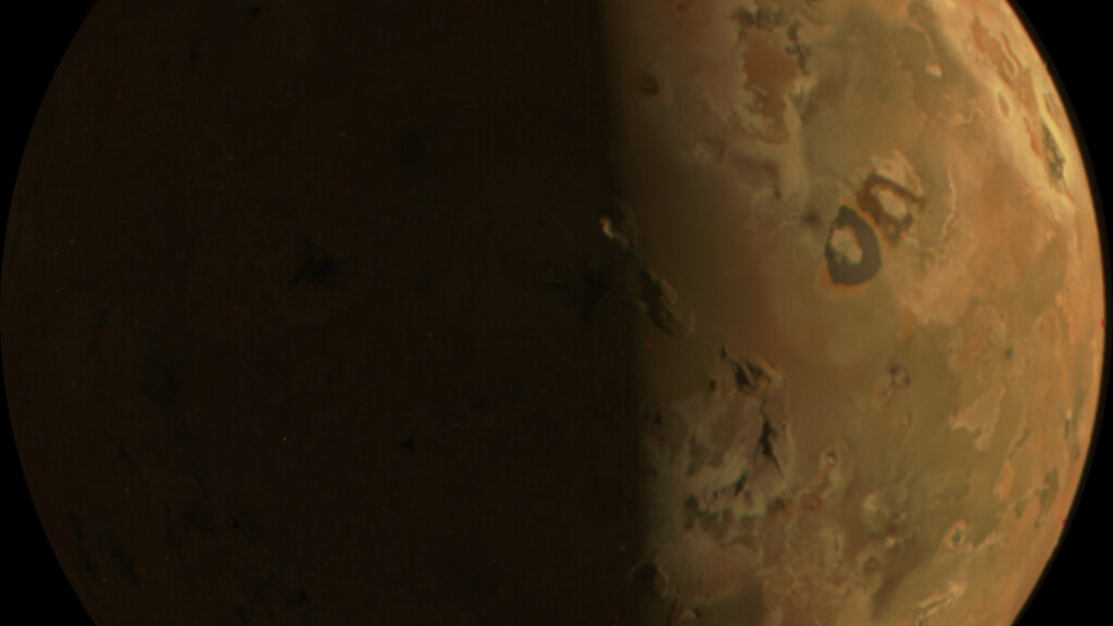 foto luna giove io juno nasa
