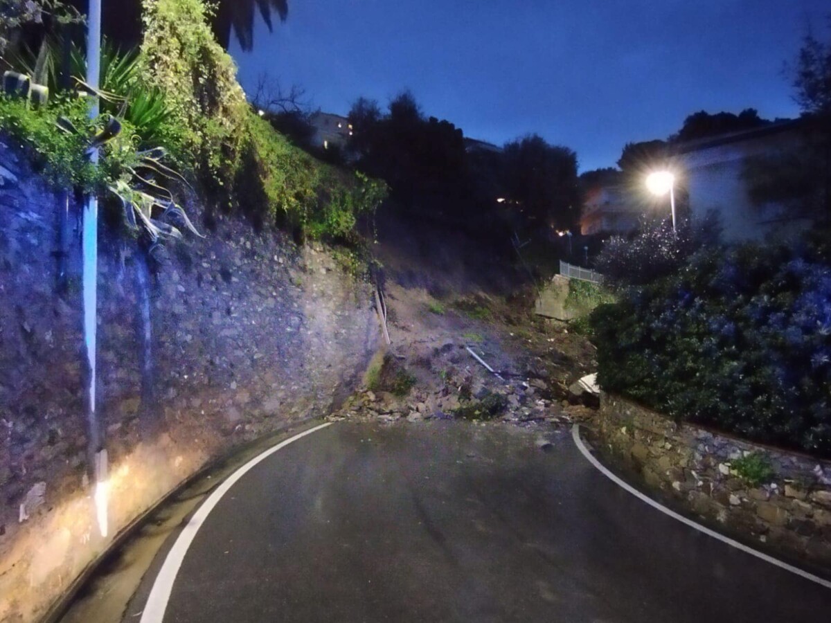 Maltempo: diverse frane e smottamenti in Liguria | FOTO