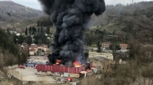 incendio francia magazzino batterie litio
