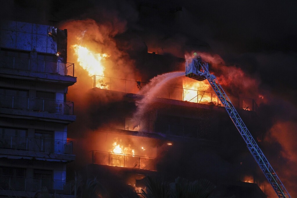 incendio valencia spagna