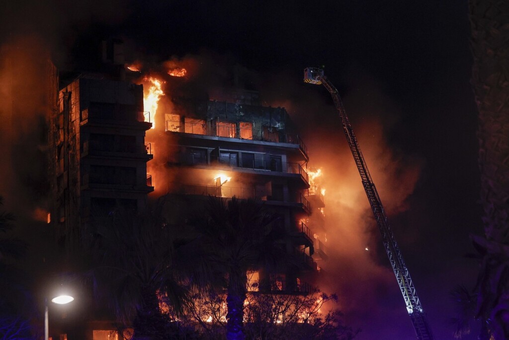 incendio valencia spagna