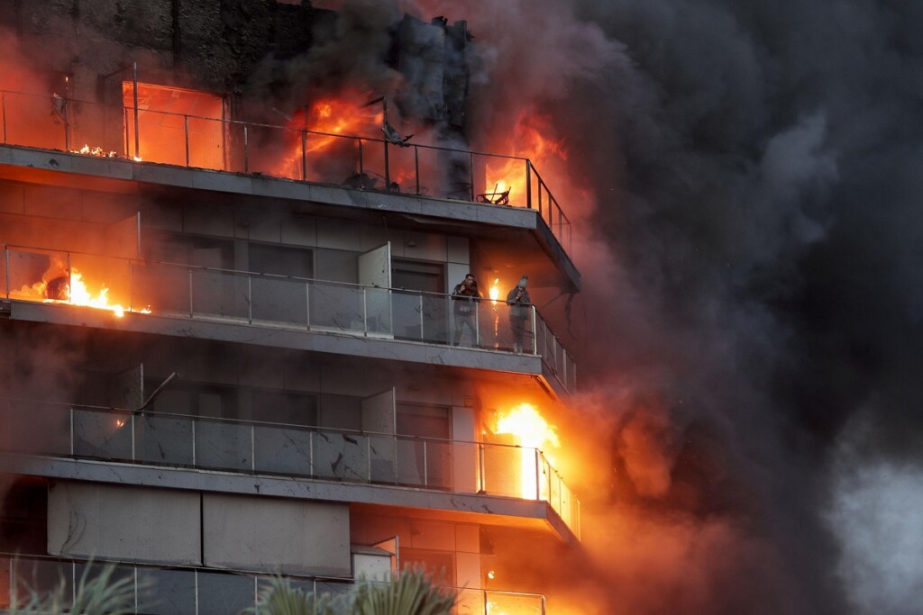 incendio valencia spagna
