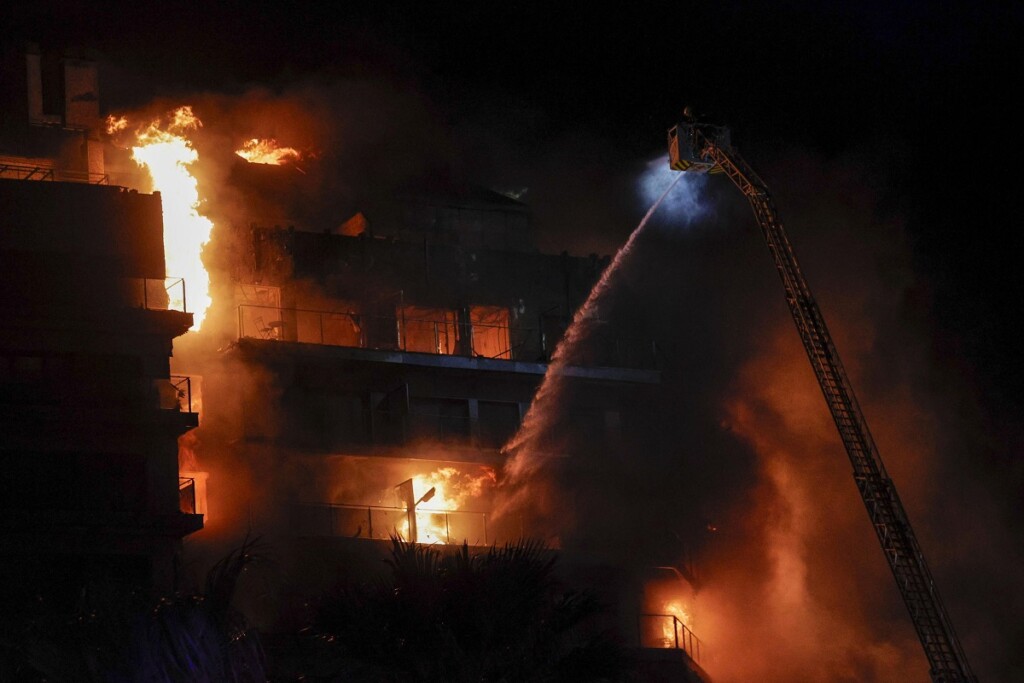 incendio valencia spagna