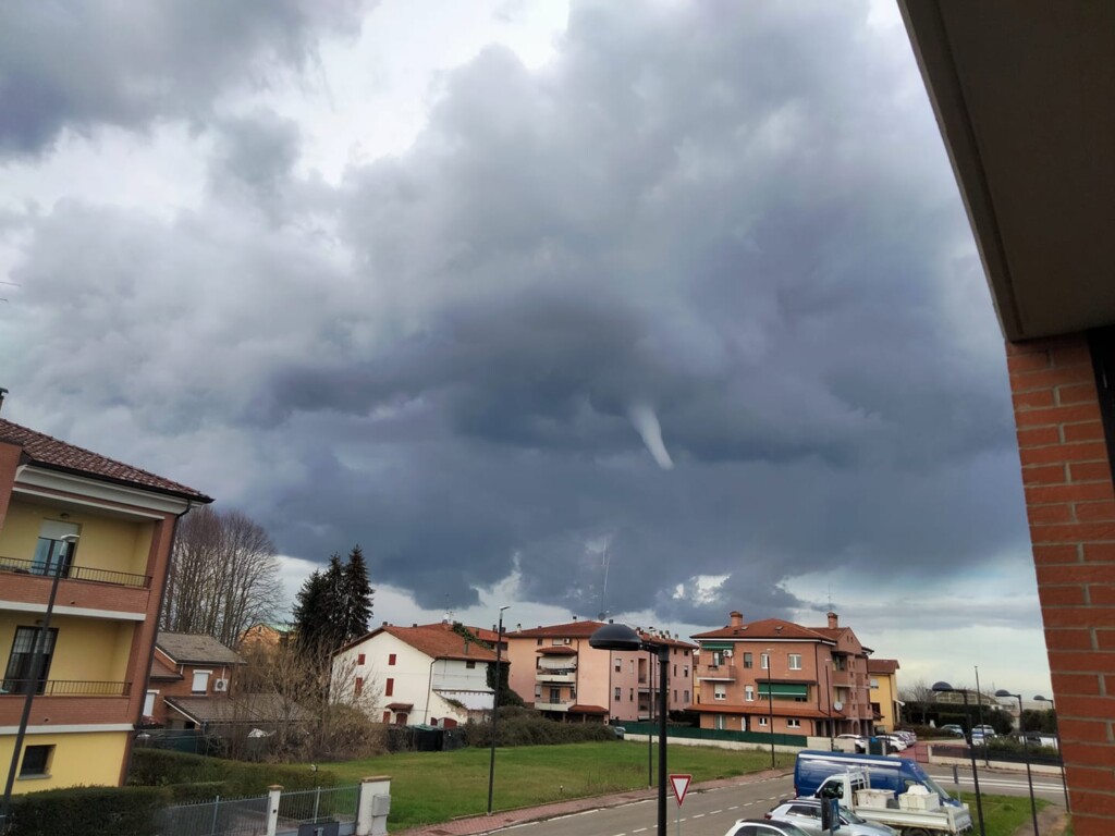 tornado carpi