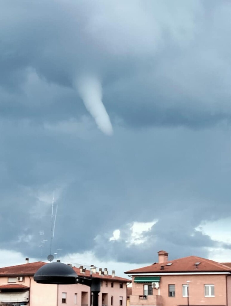 tornado carpi