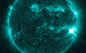 esplosione sole brillamento x macchia solare