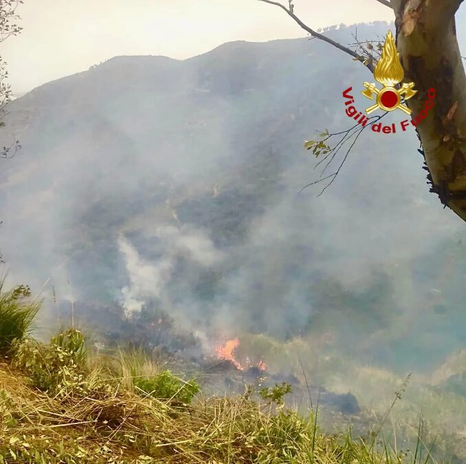 incendio santo stefano di camastra