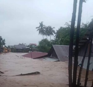 piogge torrenziali indonesia