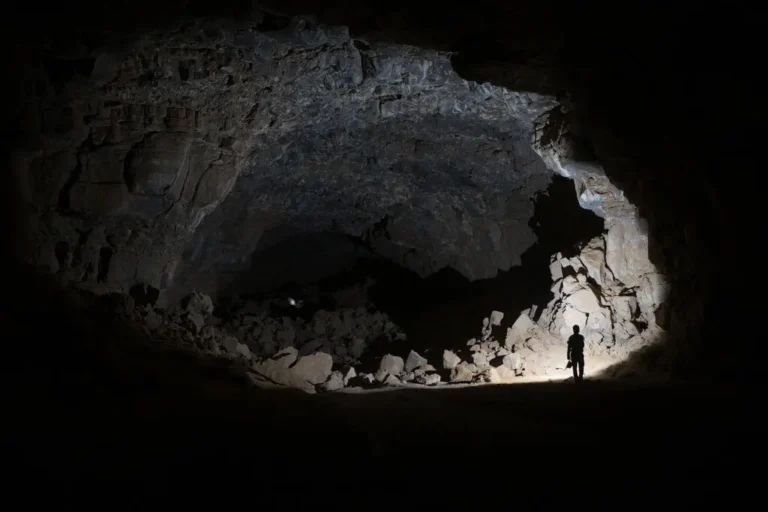 tunnel lava