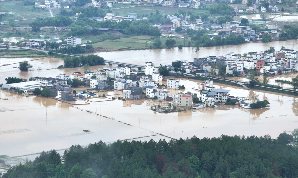 alluvione piogge guangdong cina