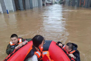 alluvione piogge guangdong cina