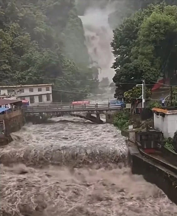 alluvione piogge guangdong cina