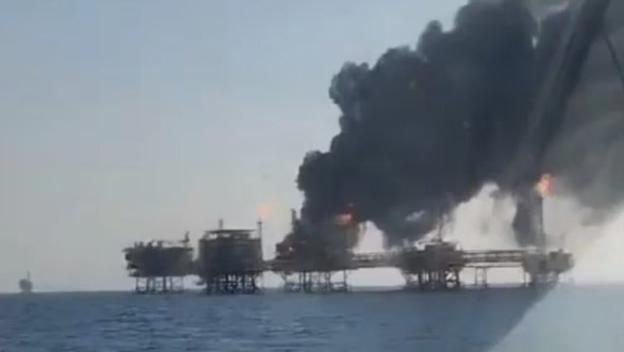 México, explosión e incendio de plataforma petrolera: heridos
