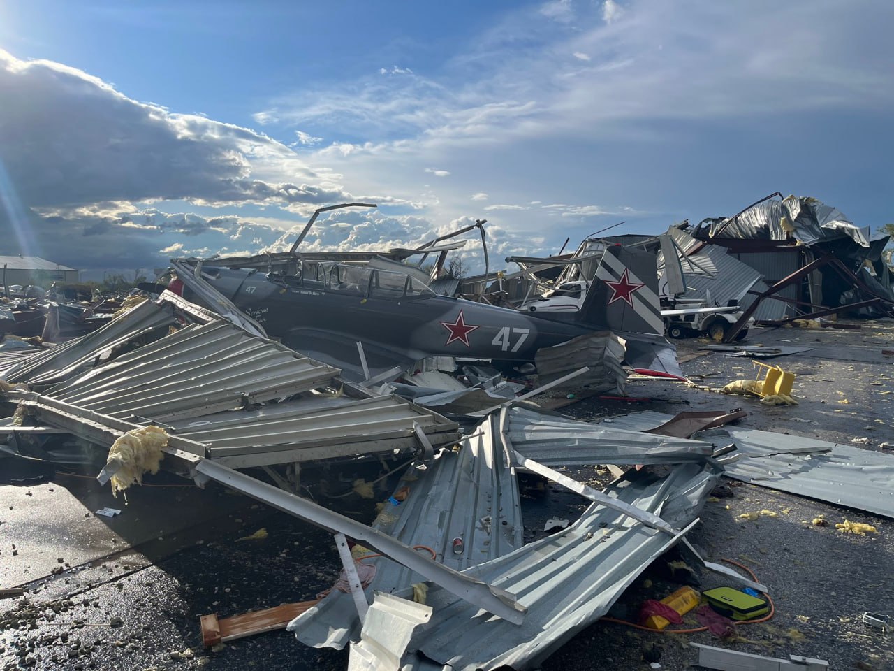 tornado danni aeroporto Omaha