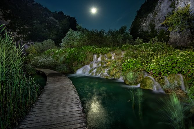 Plitvice night