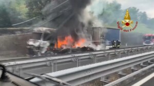 incendio autotreno A1