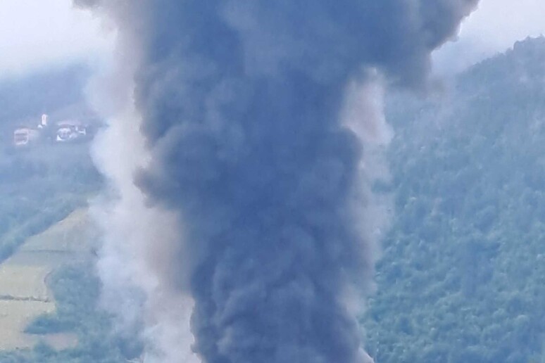 incendio bolzano colonna fumo