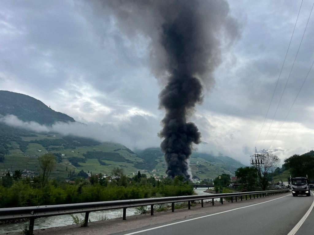 incendio bolzano oggi