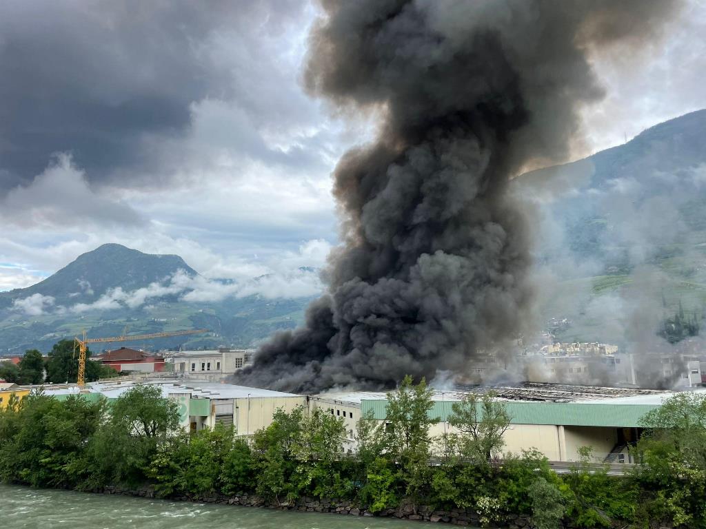 incendio bolzano oggi Alpitronic