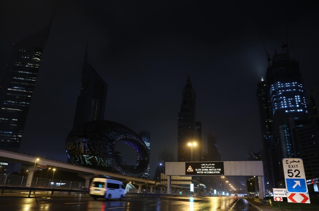 piogge emirati arabi