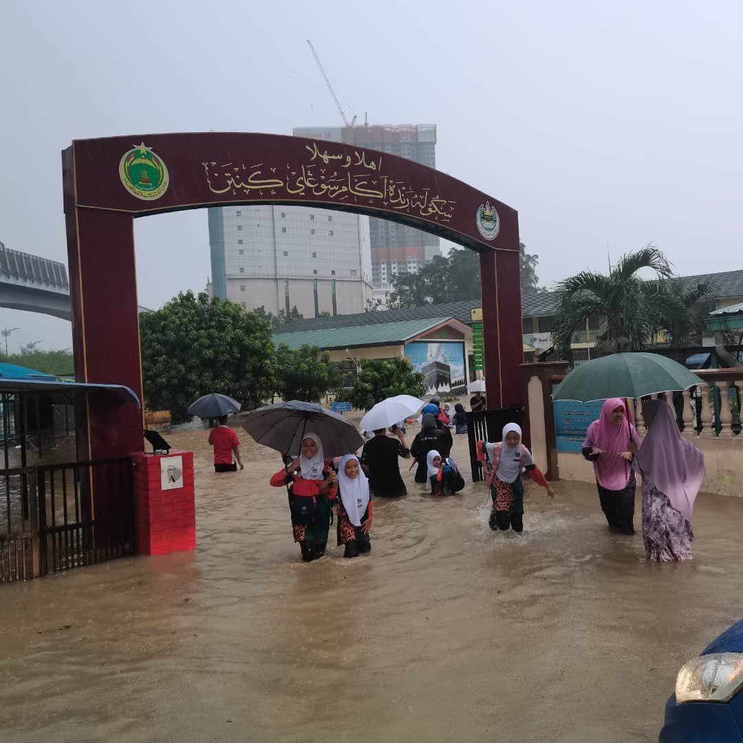 malesia alluvioni lampo