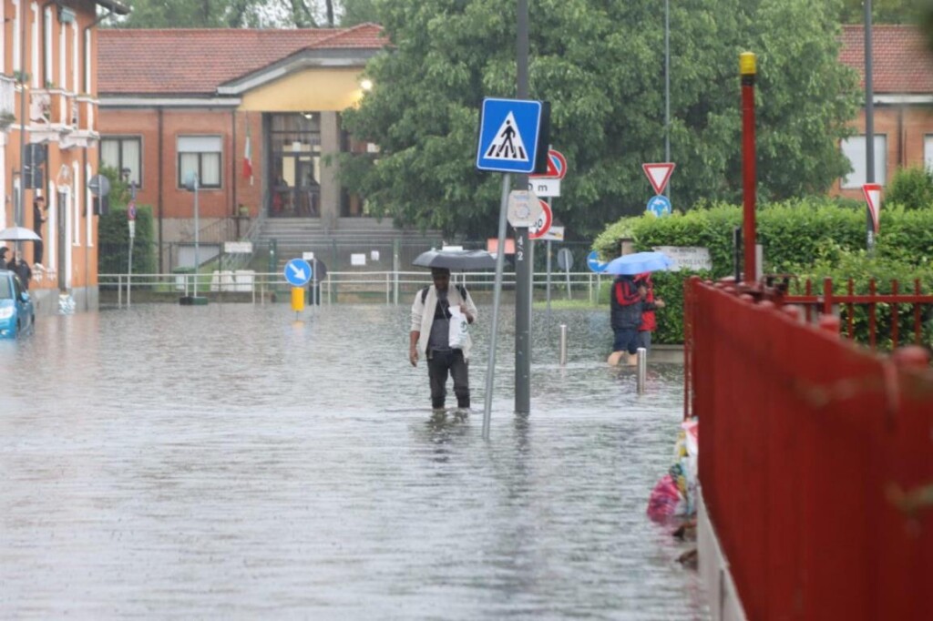 maltempo milano allagamenti seveso lambro