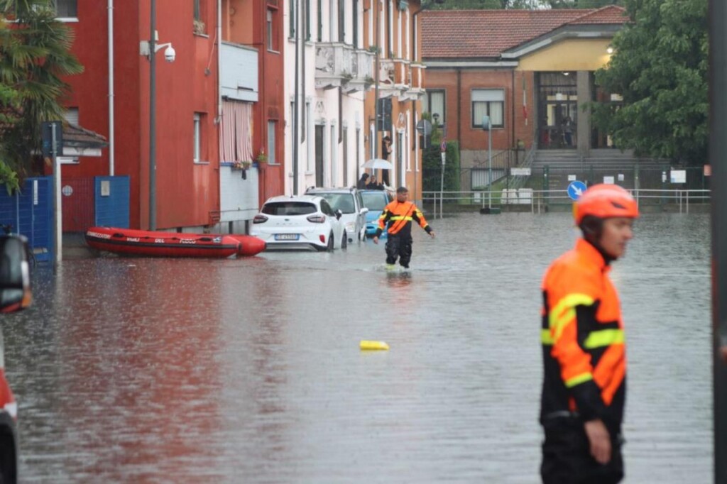 maltempo milano allagamenti seveso lambro