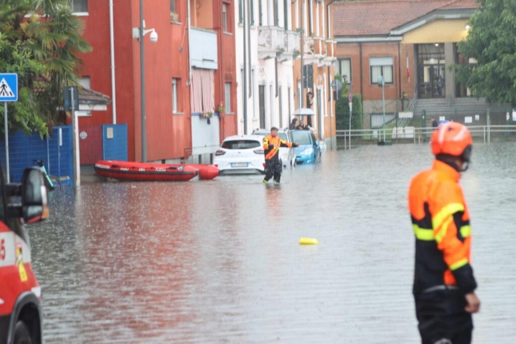 maltempo milano allagamenti seveso lambro