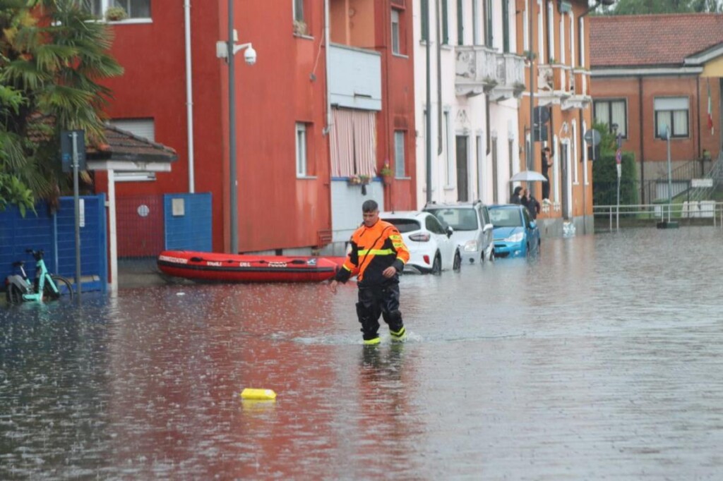maltempo milano allagamenti seveso lambro