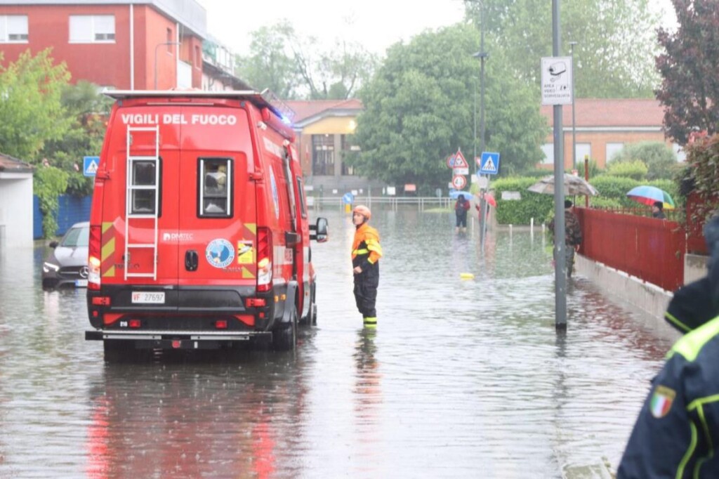 maltempo milano allagamenti seveso lambro