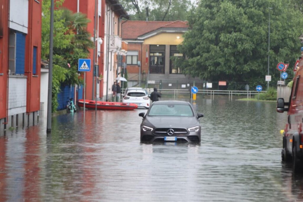 maltempo milano allagamenti seveso lambro