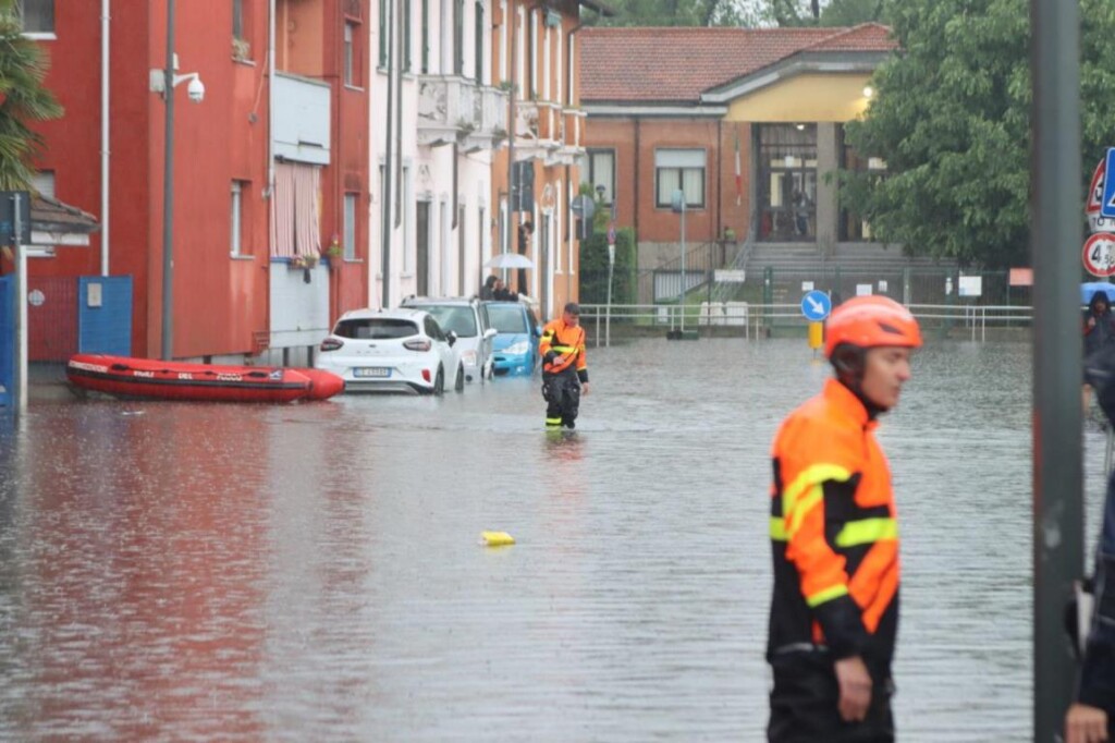 maltempo milano allagamenti seveso lambro
