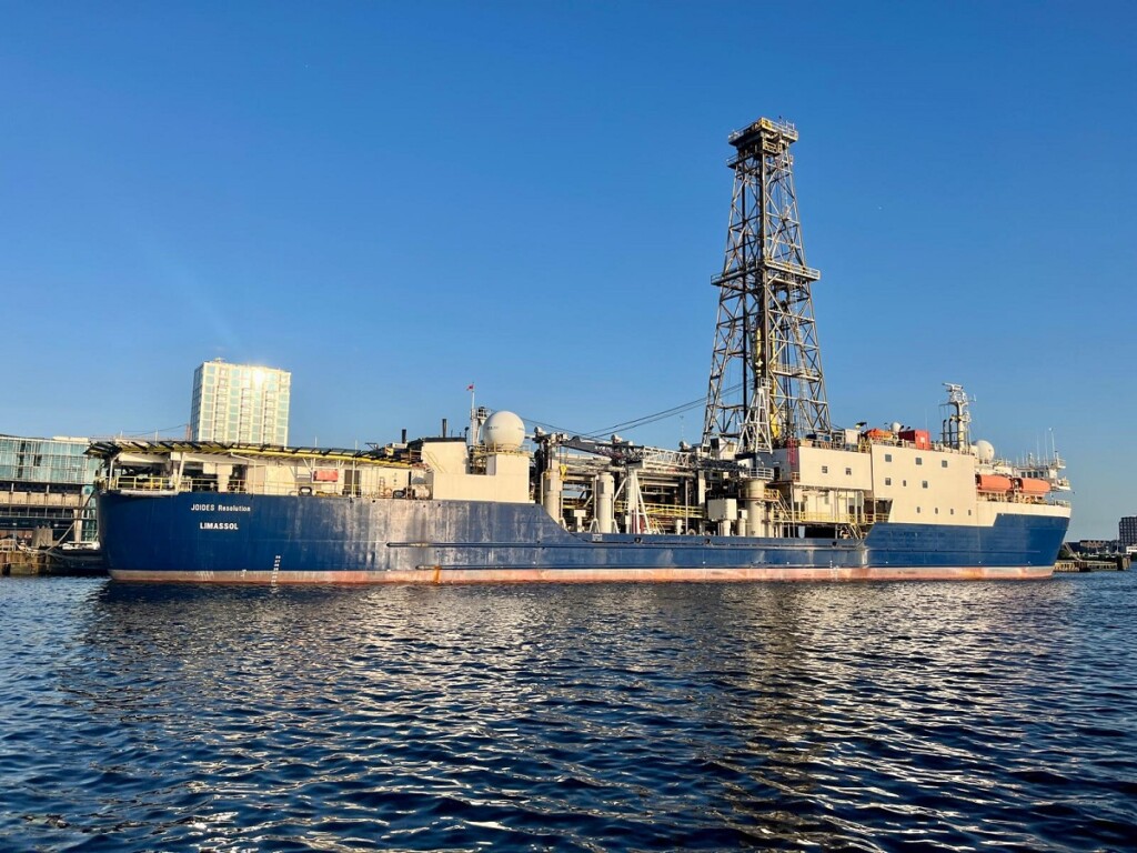 La nave da perforazione scientifica JOIDES Resolution