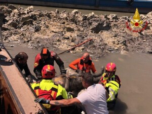 colata fango vigili del fuoco