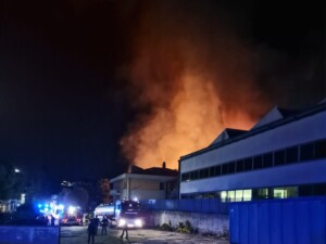 incendio ancona baraccola