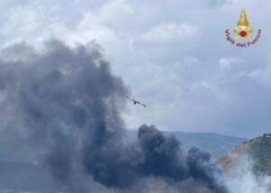 incendio discarica Mazzarrà S. Andrea