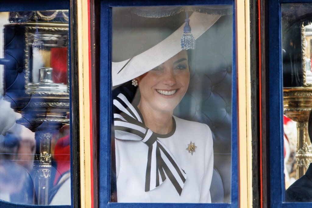 kate oggi foto pubblico parata
