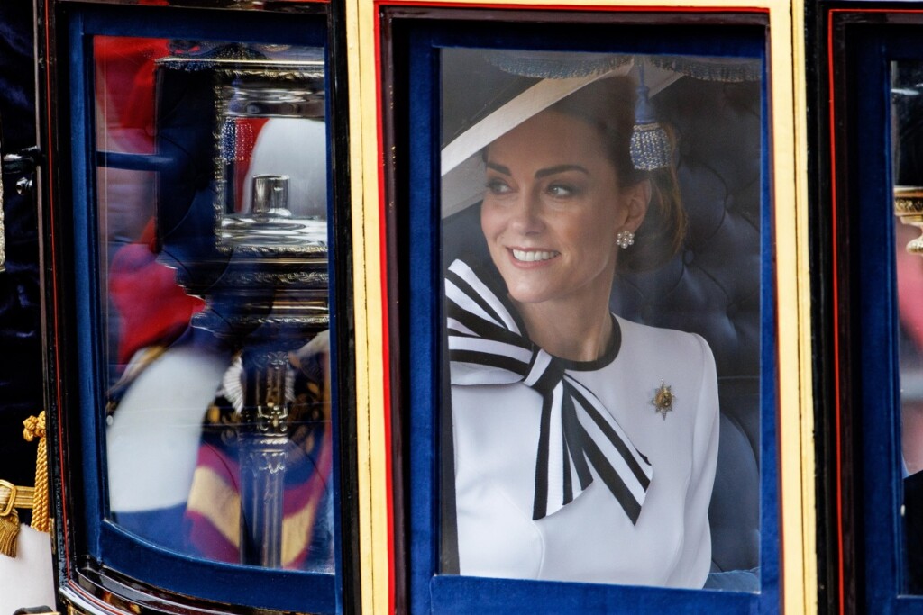 kate oggi foto pubblico parata