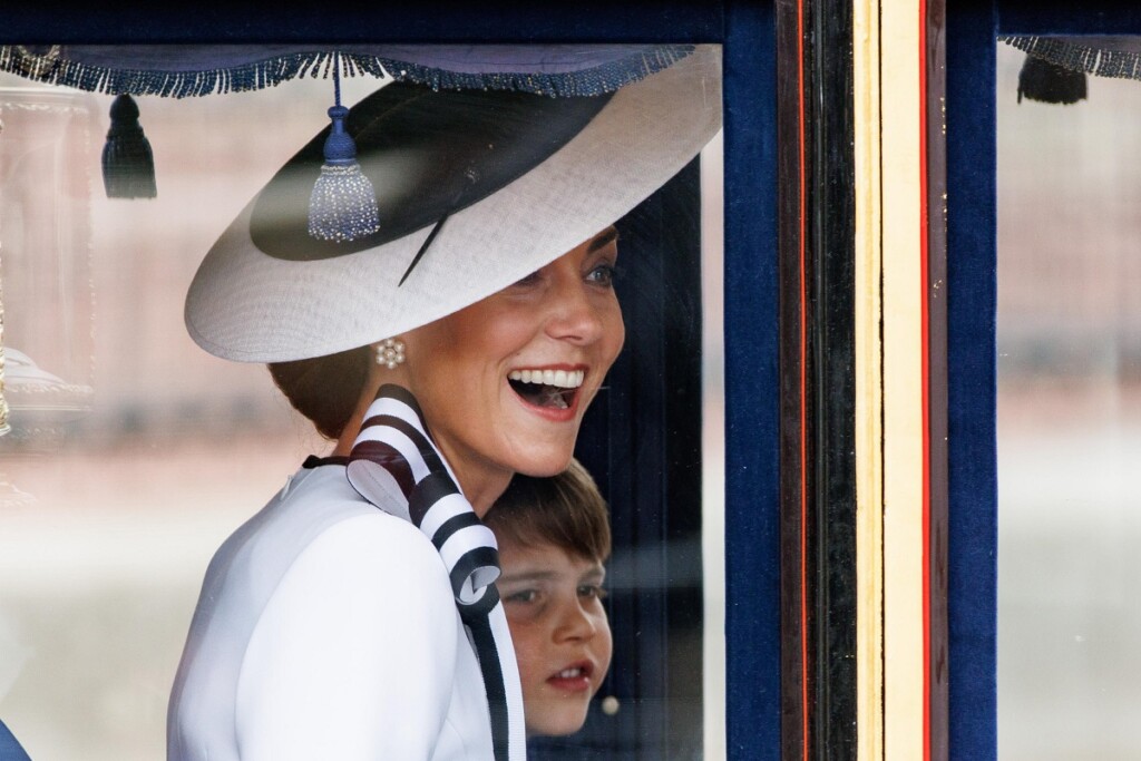 kate oggi foto pubblico parata