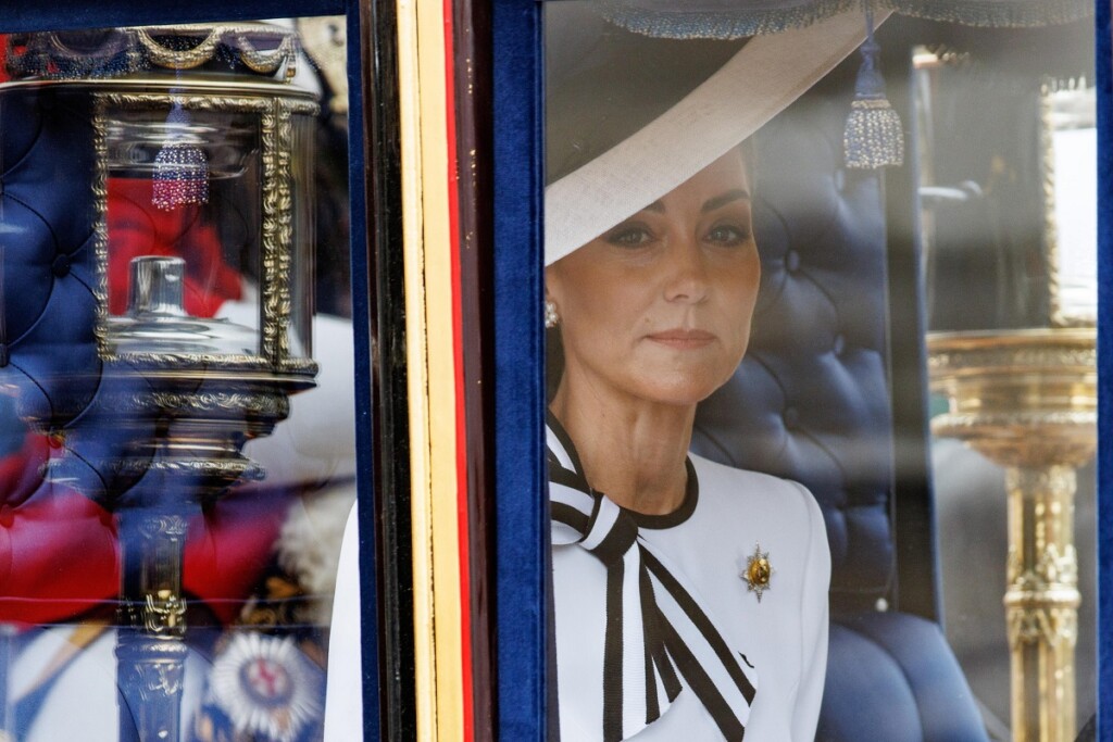 kate oggi foto pubblico parata