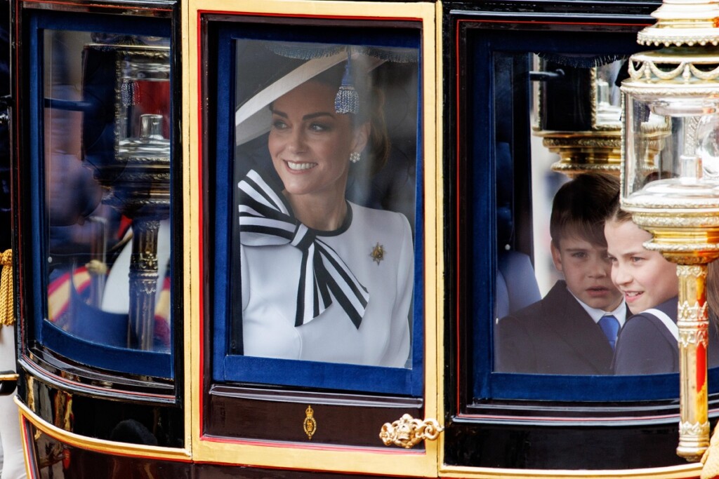 kate oggi foto pubblico parata