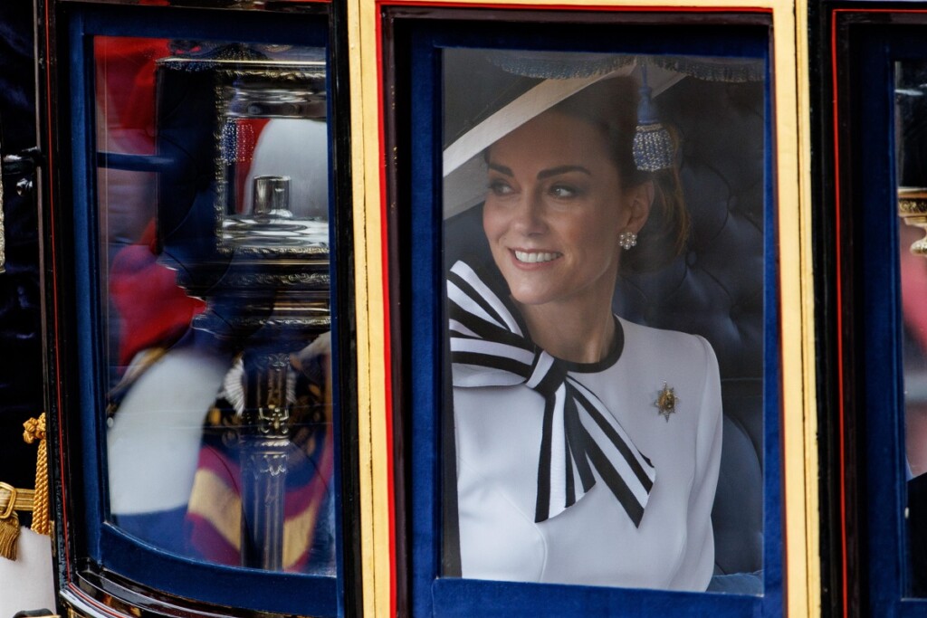 kate oggi foto pubblico parata