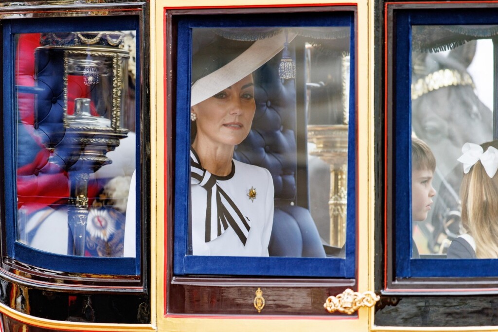 kate oggi foto pubblico parata