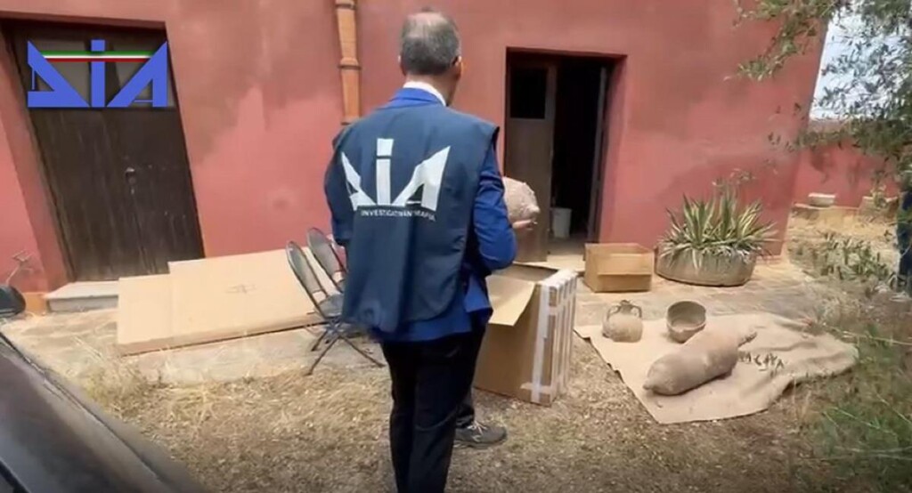 trapani sequestro beni archeologici