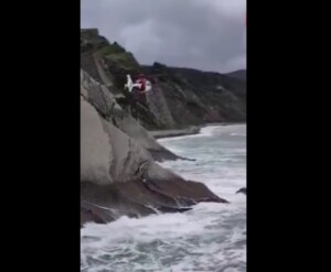 turista salvata scogli spagna