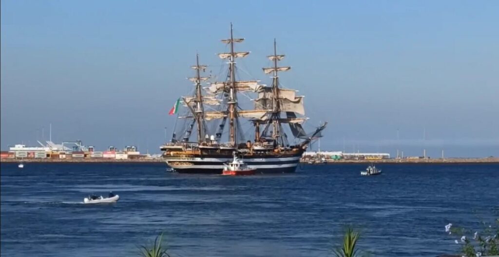 nave Amerigo Vespucci