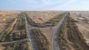 autostrada desertica a zero emissioni di carbonio