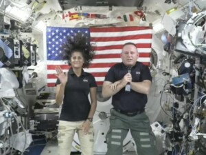 astronauti starliner bloccati spazio