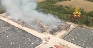incendio ecoballe rifiuti persano salerno