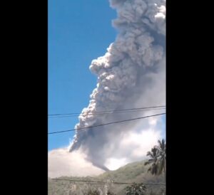 eruzione vulcano Lewotobi indonesia